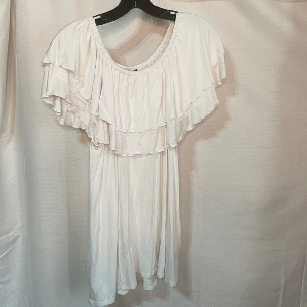 Context M white ruffled soft top nwot